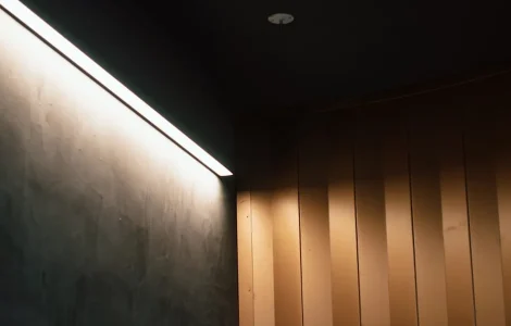la moulure plafond led utile et esthetique